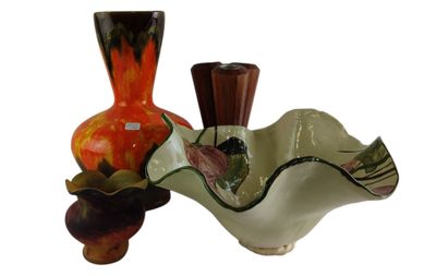 two vases that are sitting next to each other
