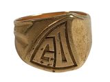 une image représentant une bague en or sur laquelle figure la lettre « a »