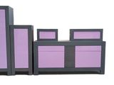 Ensemble de meubles de chambre à coucher violet et noir sur fond blanc