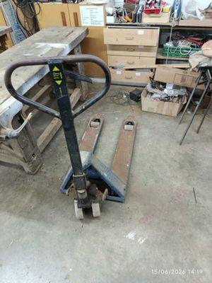 une photo d'un établi dans un atelier