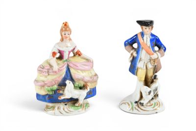 deux figurines d'un homme et d'une femme avec un chien