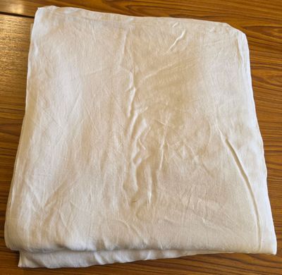 654/ CH-B1 / Très importante nappe en damassé blanc, 71…