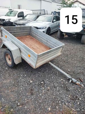 une photo d'une remorque portant le numéro 15