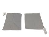 une paire de tissus gris sur fond blanc