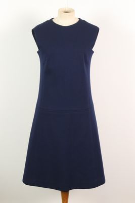le dos d'une robe sur un mannequin mannequin mannequin mannequin mannequin mannequin mannequin mannequin mann