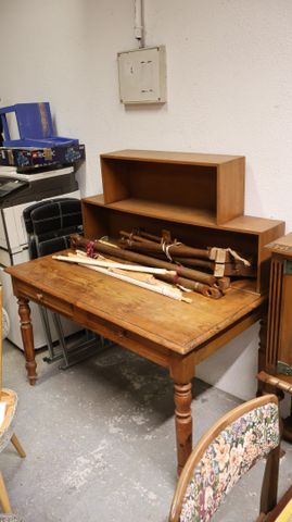 Table bureau rustique avec caisson rapporté