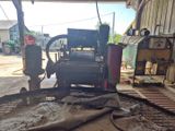 une machine qui se trouve dans un garage