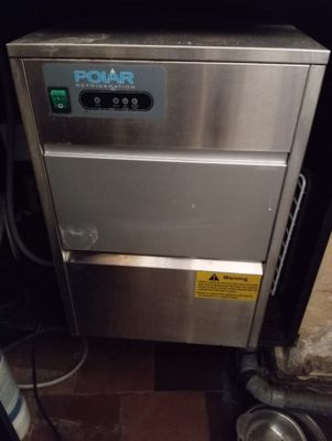 a machine that is sitting on the floor next to a wall