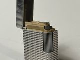 l'image d'un briquet posé sur une table