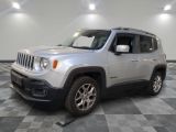 La jeep est garée dans le garage, sur un sol à damier.