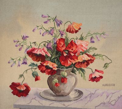 une peinture de fleurs dans un vase sur une table