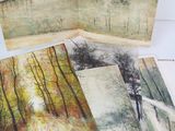 quatre tableaux représentant des arbres et une maison dans un champ
