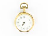 montre de poche sur fond blanc, avec un fond blanc