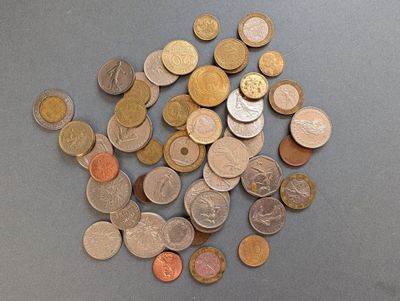 Ensemble de pièces de monnaie françaises et étrangères