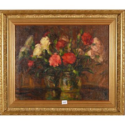 tableau représentant des fleurs dans un vase posé sur une table, dans un cadre doré