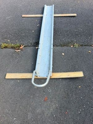 une photo d'un morceau de bois posé par terre