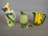trois vases différents placés les uns à côté des autres