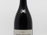 une image d'une bouteille de vin rouge sur fond blanc