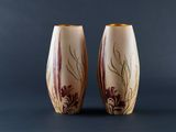 two vases that are sitting side by side on a table