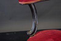 Paire de chaises voyeuses en bois noirci, montant à décor de… (photo 4)