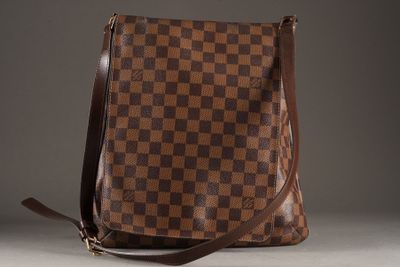 louis vuitton damier cross body bag
