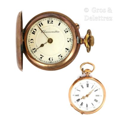 une montre de poche et une montre de poche avec des chiffres romains