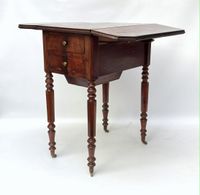 Table à volets en acajou et placage d'acajou ouvrant par deu… (photo 2)