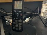 a cell phone that is sitting on a desk