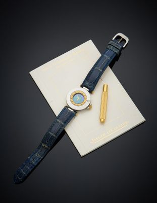un gros plan d'une montre et d'un stylo posés sur une feuille de papier