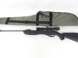 un fusil avec son étui, sur fond blanc