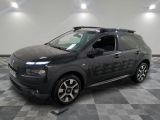 SUV Citroën équipé d'une galerie de toit, exposé dans un showroom