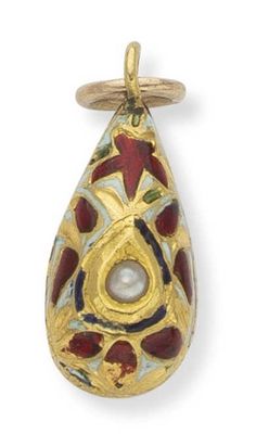 un pendentif en forme de larme, en or et émail, orné d'une perle
