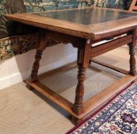 TABLE DE CHANGEUR en noyer à piètement tourné quadripode, le… (photo 6)