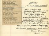 un vieux document sur lequel figure un poème écrit à la main
