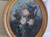 une photo d'un tableau de fleurs dans un cadre doré