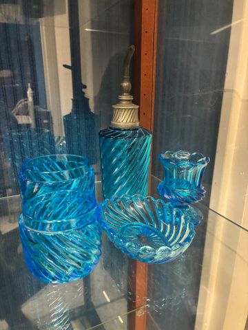 Nécessaire de toilette verre bleuté à cotes torse