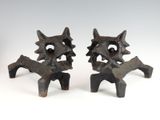 voici deux œuvres d'art qui sont posées l'une sur l'autre