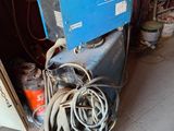 a machine that is sitting on the floor in the garage