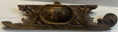 Couronnement de retable en bois sculpté, médaillon central p…