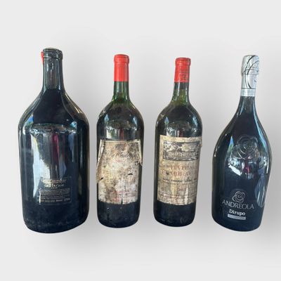 quatre bouteilles de vin sont alignées sur une table