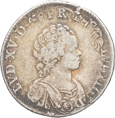 une vieille pièce d'argent portant une tête de femme