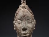 une image représentant la tête d'une femme coiffée d'une couronne
