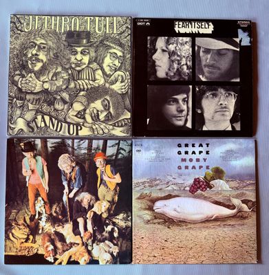 Trois des meilleurs albums des Beatles figurent sur une surface bleue