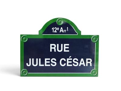 a sign that says rue juless cesar on it