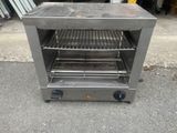 une photo d'un four grille-pain dans la rue