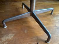 Table ronde plateau marbre, piètement alu, dans le goût de K… (photo 5)