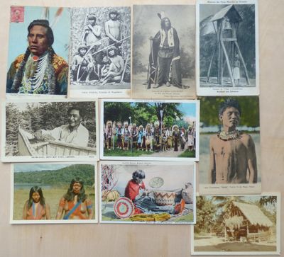 de nombreuses photos d'Amérindiens accrochées au mur
