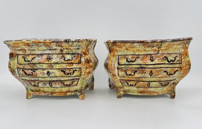 paire de pots de fleurs en céramique ornés d'inscriptions en arabe