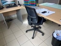 Bureau d'angle en mélaminé (photo 2)