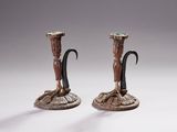 paire de bougeoirs en bronze représentant une femme tenant une fleur